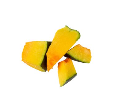 Kabak dilimleri izole, tatlı kabak kabağı kesimleri, dilimlenmiş palamut kabağı yığını beyaz arka plan görüntüsü, kırpma yolu