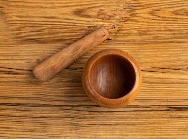 Tahta Havan, Tahta Yumruk ve Pestle, Boş Havan topu, Kırsal Masa Arkaplanındaki Vintage Mutfak Ekipmanı