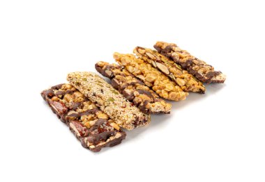 Kaçık Çubuğu, Cevizli Enerji Atıştırmalığı, Çikolatalı Müsli Tatlısı, Protein Şekerlemesi, Fitness Fruit ve Fındık Enerjisi Kahvaltısı Beyaz Arkaplanda