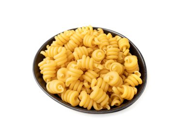 Bovling sahasında çiğ Trottole Makarnası, Kuru Vesuvio Macaroni, İtalyan funghetto, Çiğ Erişte, Campania Yemeği, Beyaz Arkaplanda Trottole Makarnası