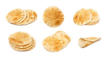 Wheaten Pita Düz Ekmek Yığını izole edildi. Aynı zamanda Pita Ekmeği, Chapati, Naan, Tortilla Yığını olarak da bilinir.