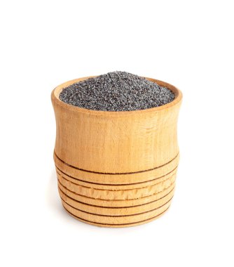 Haşhaş tohumu yalıtılmış, ahşap kasede mavi haşhaş tohumu yığını, Küçük Aşçılık Taneleri, Küçük Tohumlar, Pişirmek için yağ tohumu serpintisi, Beyaz Arkaplanda haşhaş tohumu