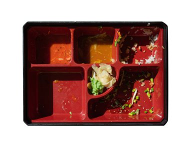 Kirli Bento Kutusu izole edilmiş, Suşi Yemekten sonra Suşi Kutusu boş, Asya Yemeği, Salata, Pirinç ve Wasabi Sosu Kırmızı Konteynır Üst Görüş 'te