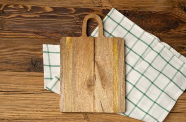 Boş Kesme Tahtası Döşeme Arkaplanı, Metin için Kopya Alanı ile Tahta Kesme Tahtası, Kırsal Mutfak Masa örtüsü, Kumaş Kumaş Kumaş Arkaplan Yatağı, Üst Görünüm