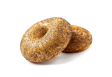 Haşhaşlı bagel izole edildi, bir yuvarlak ekmek, kahvaltıda haşhaşlı buğday ekmeği fırını, beyaz arka planda sade yuvarlak simit ekmeği