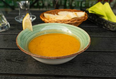 Kırmızı Mercimek Çorbası, Mercimek Sarı Krema, Shorba Ramazan Yemeği, Geleneksel Azerbaycan Mercimek Vejetaryen Tabağı, Restoran Kasesinde Portakal Mercimek Çorbası