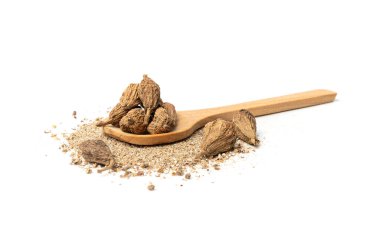 Kara Kakule Toprakları İzole Edilmiş, Kahverengi Kardamon, Kuru Kardamon Meyveleri, Kardamum Baharat Tozu, Kardamomum Baharatı, Beyaz Arkaplan Üzerine Kurumuş Nepal Kakule Kapsülleri