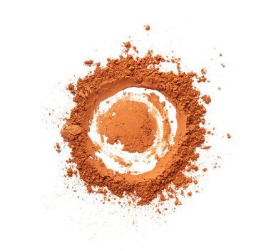 İzole edilmiş kakao tozu, Dağıtılmış Yuvarlak Kakao Tozu Çerçevesi, Kuru Kakao Fasulyesi Dölyatağı, Beyaz Arkaplanda Ev Yapımı Çikolata Yığını, Kopya Uzay