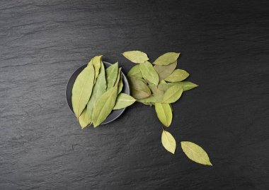 Kuru Koyun Yaprakları, Laurel Yaprağı, Doğal Baharatlı Bayrak, Kokulu Malzeme, Aromatik Baharat, Kuru Koyak Yaprakları Yakın Çekim