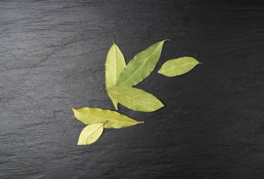 Kuru Koyun Yaprakları, Laurel Yaprağı, Doğal Baharatlı Bayrak, Kokulu Malzeme, Aromatik Baharat, Kuru Koyak Yaprakları Yakın Çekim