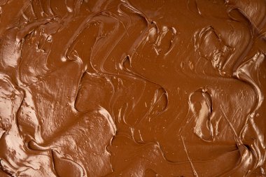 Erimiş çikolata desenli arka plan, çikolatalı sos deseni, kakao fındıklı krema, desenli çikolatalı maket, sıvı koyu macun, metin için kopyalama alanı olan kahverengi kremalı pankart.