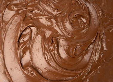 Erimiş çikolata desenli arka plan, çikolatalı sos deseni, kakao fındıklı krema, desenli çikolatalı maket, sıvı koyu macun, metin için kopyalama alanı olan kahverengi kremalı pankart.