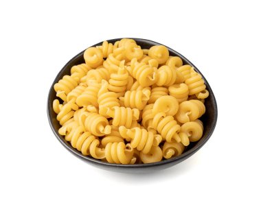 Bovling sahasında çiğ Trottole Makarnası, Kuru Vesuvio Macaroni, İtalyan funghetto, Çiğ Erişte, Campania Yemeği, Beyaz Arkaplanda Trottole Makarnası