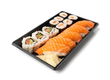 Plastik Konteynırda Suşi Suşi Suşi Paketi, Suşi Paketi, Nori Maki, Nigiri Suşi Yuvarlaması Beyaz Arkaplanda İzole Edildi