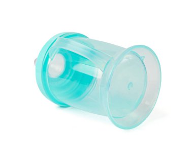 Bebek Kupası izole edildi, Emzik ile Mavi Bebek Şişe, Küçük Çocuklar Ekipmanı, Plastik Çocuklar İçme Kupası, Beyaz Arkaplanlı Bebek Besleme Şişesi