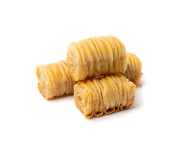 İzole edilmiş Rolled Baklava, Assabee Ramazan Çöreği, Doğu Tatlı Filo Pastaları, Türk Balı Baklawa Rolls, Geleneksel Doğu Çölü, Beyaz Arkaplanda Baklava Parçaları
