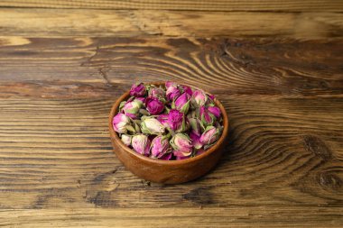 Kuru Gül Tomurcukları, Pembe Çiçek Çayı için Gül Yaprakları, Kurumuş Pers Gülleri, Doğa Tahtası Arkaplanındaki Gül Tomurcukları