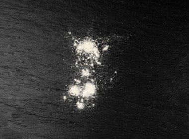 Un dokusu Arkaplanı, Kopya Alanı ile Buğday unu Deseni, Pastane Afişi, Soyut Un Çerçevesi, Siyah Tabaka Üzerine Beyaz Toz