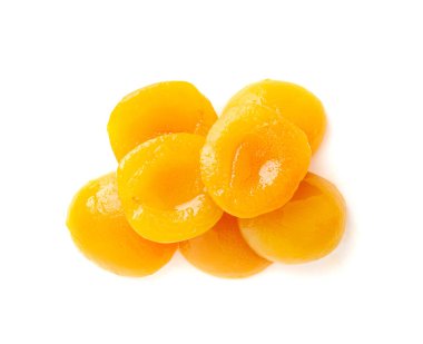 Konserve Şeftali Yığını İzole Edilmiş, Şerbetli Kayısı Yarısı, Sarı Meyve Tatlısı, Konserve Nektarin Komplosu, Beyaz Arkaplanda Portakal Kabuklu Şeftali Dilimleri