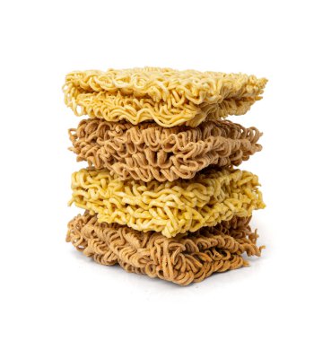 Çiğ Çavdar Eriştesi Yalıtılmış, Kuru Ramen Eriştesi, Pişmemiş Kore Vermicelli, Hızlı Çin Ekmek Ekmeği, Beyaz Arkaplanda Çiğ Erişte