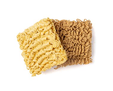 Çiğ Çavdar Eriştesi Yalıtılmış, Kuru Ramen Eriştesi, Pişmemiş Kore Vermicelli, Hızlı Çin Ekmek Ekmeği, Beyaz Arkaplanda Çiğ Erişte