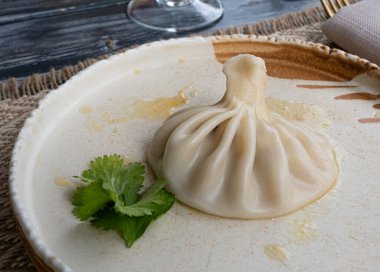 Gürcü khinkali, kıyma chinkali, baharatlı hamur köfteleri ayrıca gamsum, momo, jiaozi, manti, pierogi, wonton veya khinkali olarak da adlandırılır.