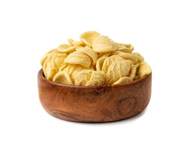 Bowl 'da çiğ Orecchiette Makarna, Ev Yapımı Kuru Makarna, İtalyan Recchietedde, Çiğ Erişte, Beyaz Arkaplan' da Orecchiette Makarna