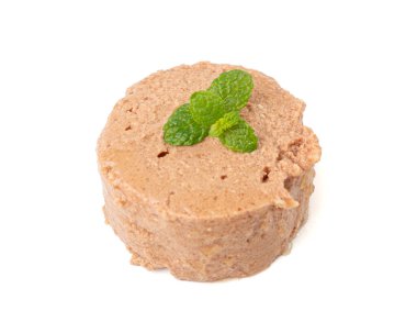 İzole edilmiş Evcil Hayvan Yemeği, Kediler İçin Islak Yemek, Köpek Konservesi, Beyaz Arkaplanda Yumuşak Evcil Hayvan Yemeği