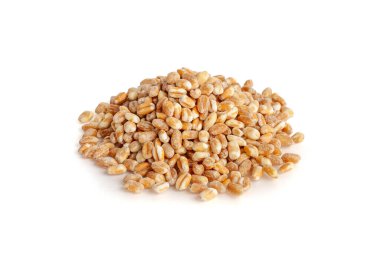 İzole edilmiş buğday taneleri, Arpa Yığını, Ekmek İçin Kuru Gevrek Tohumları, Spelta Sağlıklı Organik Gıda, Beyaz Arkaplanda Buğday Taneleri Yığını
