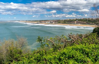 Biarritz, Fransa, 18 Nisan 2024: Biarritz Atlantik Okyanus Kıyısı, Şehir Sahili, Plage De La Chambre D 'Amour View, Fransa' da İlkbahar