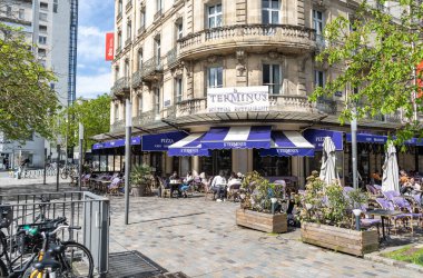 Bordeaux, Fransa, 17 Nisan 2024: Bordeaux tarihi binaları, eski evler, Fransa sokakları, bina, şehir turizmi, Avrupa 'nın eski editör imajı