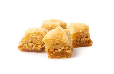 Baklava İzole edilmiş, Küçük Ramazan Tatlısı, Doğu Tatlı Filo Pastası, Türk Balı Diamant Baklawa, Geleneksel Doğu Çölü, Beyaz Arkaplanda Küçük Baklava Parçaları
