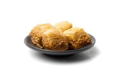 Baklava İzole edilmiş, Küçük Ramazan Tatlısı, Doğu Tatlı Filo Pastası, Türk Balı Diamant Baklawa, Geleneksel Doğu Çölü, Beyaz Arkaplanda Küçük Baklava Parçaları