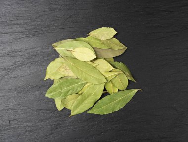 Kuru Koyun Yaprakları, Laurel Yaprağı, Doğal Baharatlı Bayrak, Kokulu Malzeme, Aromatik Baharat, Kuru Koyak Yaprakları Yakın Çekim