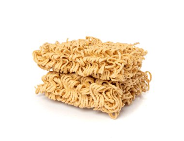 Çiğ Çavdar Eriştesi Yalıtılmış, Kuru Ramen Eriştesi, Pişmemiş Kore Vermicelli, Hızlı Çin Ekmek Ekmeği, Beyaz Arkaplanda Çiğ Erişte