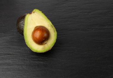 Hass Avokado Yarısı, Tüm Sharwil Seti, Kahverengi Avokado Kesimi, Taze Timsah Armudu, Guacamole Malzemesi, Persea Americana Avokado Meyvesi