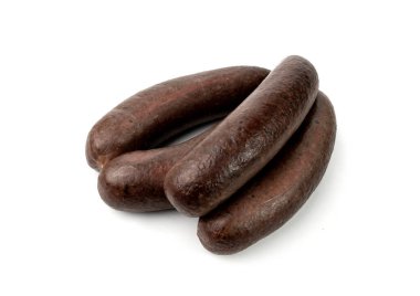 Kara puding izole edilmiş, kan sosisi kaszanka, morcilla de burgos terrine, domuz kanından yapılmış kas sosisleri, domuz sakatatı, beyaz arka planda karaciğer ve karabuğday.