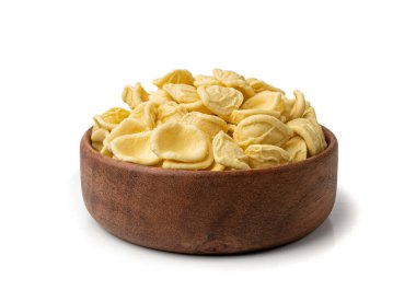 Bowl 'da çiğ Orecchiette Makarna, Ev Yapımı Kuru Makarna, İtalyan Recchietedde, Çiğ Erişte, Beyaz Arkaplan' da Orecchiette Makarna
