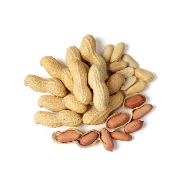 Fıstık ezmesi, kavrulmuş Arachis fındık yığını, Fıstık Fındığı Yığını, Kabuklu Yer Fıstığı, Beyaz Arkaplanda Macro Peanut Top View