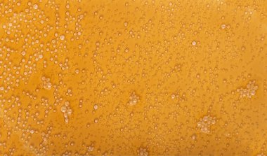 Dökülmüş soda dokusu, yumuşak içecek birikintisi, sıvı leke, bira serpintisi, köpüklü kahverengi köpüklü su