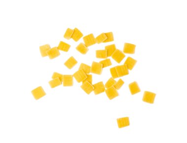 İzole edilmiş küçük kare makarna, Quadrucci Çiğ makarna, Düz kuru makarna, Akdeniz mutfağı, Çorba İçi, Pişmemiş buğday Maltagliati, Beyaz Arkaplanda Çiğ kare Makarna
