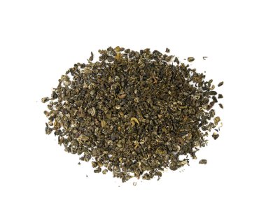 Yunnan Bi Luo Chun yeşil çay yaprağı topları izole, taze bitkisel çay yığını, sağlıklı içecek malzemesi, beyaz arka planda yeşil çay yaprakları