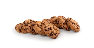 Çikolatalı kurabiyeler izole edilmiş, Amerikan bisküvileri, kakaolu pasta, tatlı lokmalar fırın, beyaz arka planda yuvarlak pasta.