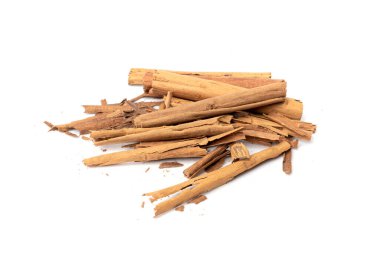 Kırık Seylan Tarlası İzole, Tarçın Verum Kabuğu Parçaları, Zeylanicum, Hakiki Orijinal Tarçın Çubukları, Kurumuş Ezilmiş Aromatik Ağaç Kabuğu