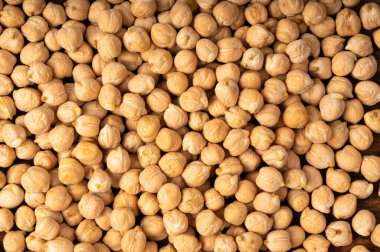 Nohut desenli arka plan, civciv bezelye afişi, kuru Cicer arietinum meyve deseni, ham Bengal gram baklası modeli, garbanzo fasulyesi, Mısır bezelyesi yenebilir tohumu üst görünüm