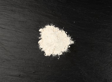 Un dokusu Arkaplanı, Kopya Alanı ile Buğday unu Deseni, Pastane Afişi, Soyut Un Çerçevesi, Siyah Tabaka Üzerine Beyaz Toz