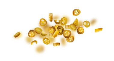 Falling Pickled Jalapeno Pile İzole edilmiş, Uçan Yeşil Jalapenolar, Sıcak Meksika Pepper Dilimleri, Beyaz Arkaplanda Turşu Yeşil Jalapeno