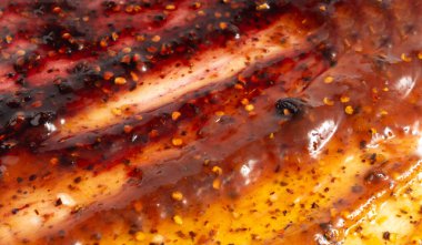 Kırmızı biberli reçel, kırmızı biberli reçel, reçelli reçel, baharatlı meyve jölesi meyveli konfeksiyon lekesi, sarı lekeli desen, reçel desenli arka plan.