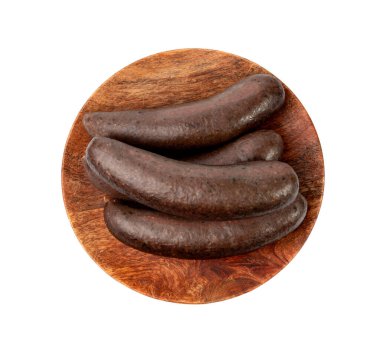 Kara puding izole edilmiş, kan sosisi kaszanka, morcilla de burgos terrine, domuz kanından yapılmış kas sosisi, domuz sakatatı, karaciğer ve karabuğday beyaz arka planda.