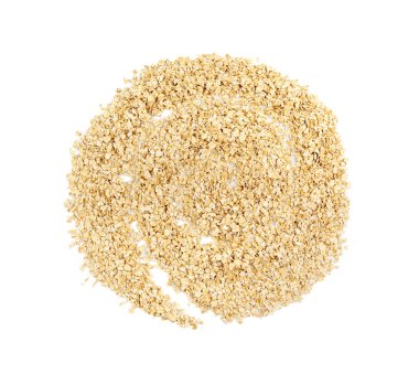 Kuru çiğ yulaf taneleri izole, yuvarlanmış düz taneler, hazır lapa, ince tahıllar, rulo yulaf, müsli veya granola için hazır arpa yığını, beyaz arka planda yulaf ezmesi.
